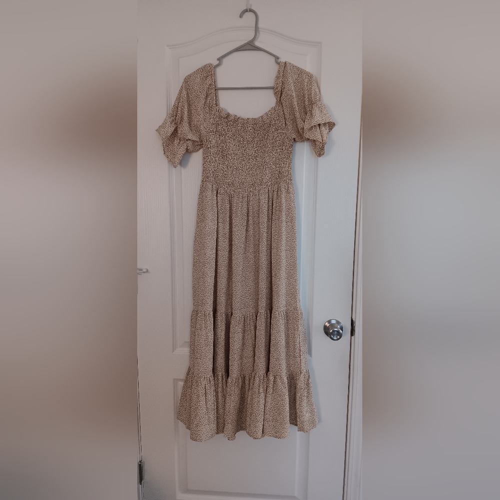Chic Speck Print Beige Midi Smocked Dress M